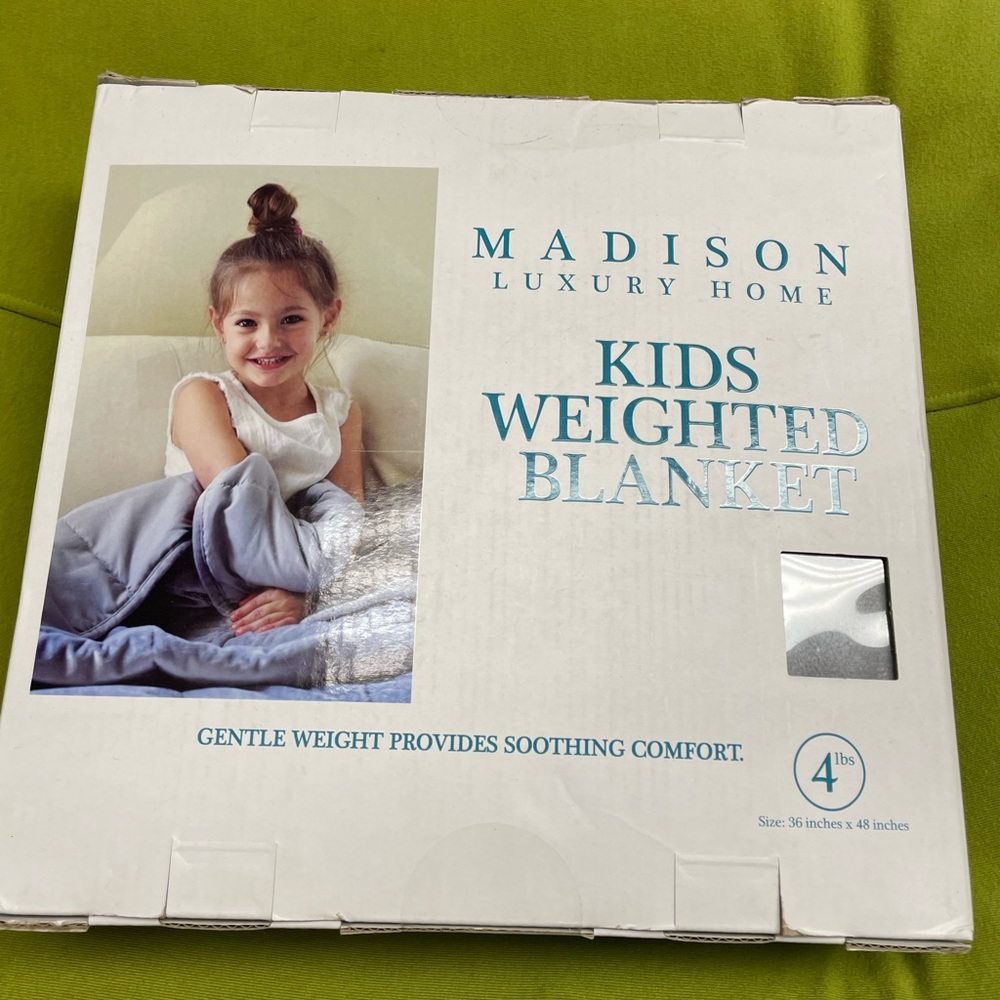 BRAND NEW KIDS 4LB WEIGHTED BLANKET - GRAY